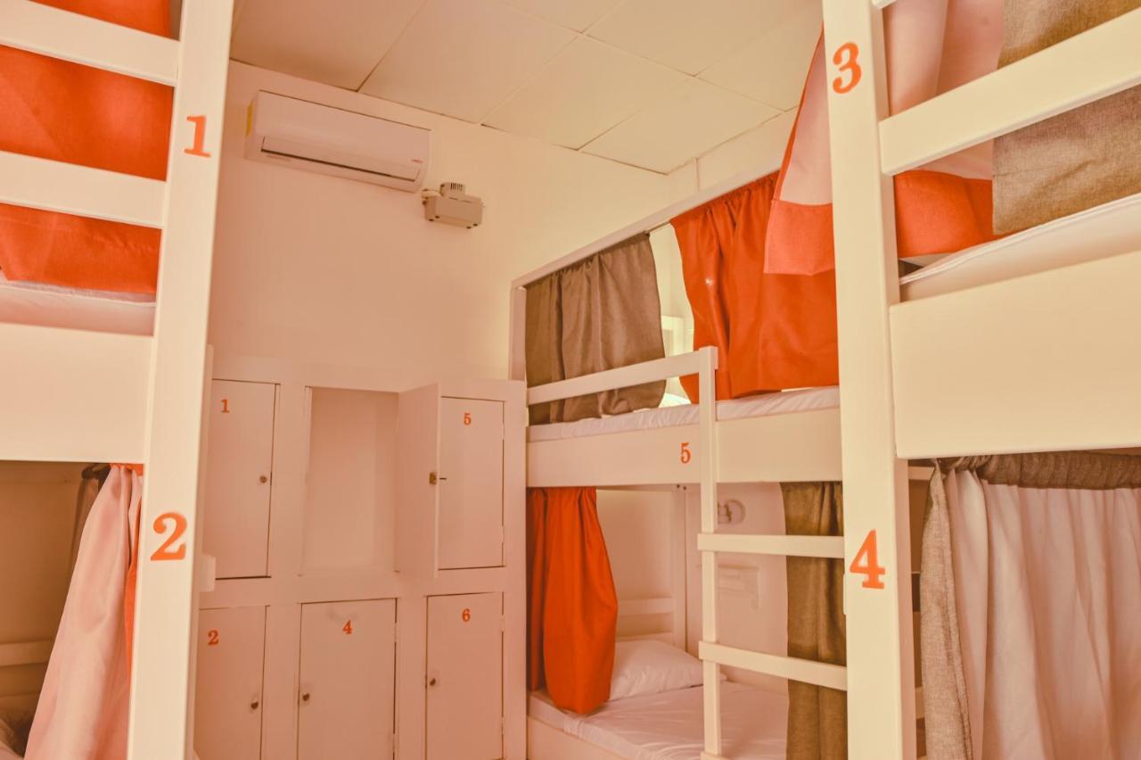 Macarena Hostel Флорес Экстерьер фото