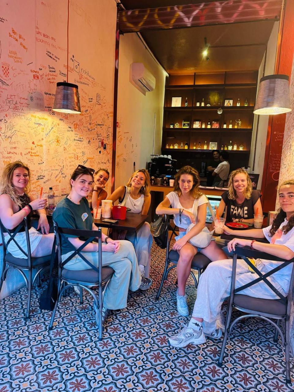 Macarena Hostel Флорес Экстерьер фото